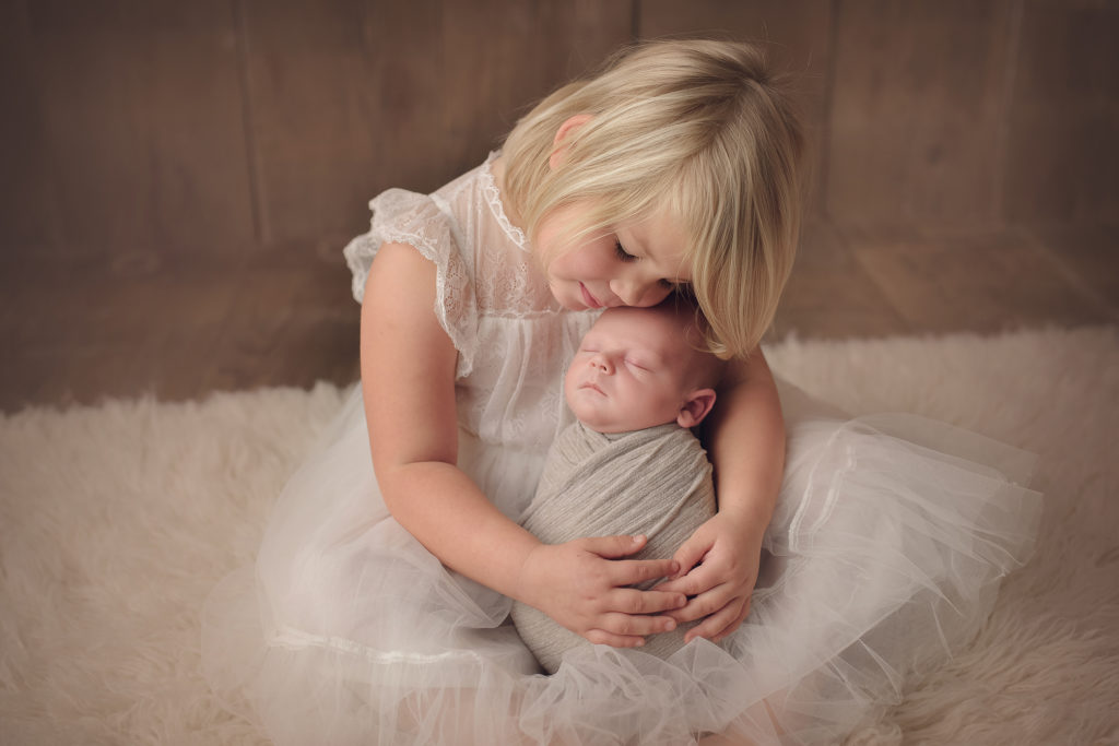Newborn photo session with siblings Medford Oregon